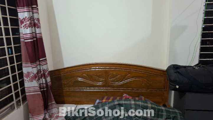 একটি ভালো কন্ডিশনের খাট বিক্রি করা হবে